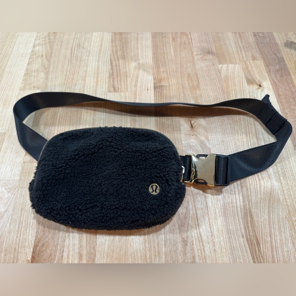 lululemon athletica Handbags - lululemon athletica Black Sherpa Belt Bag with Gold Zipper
